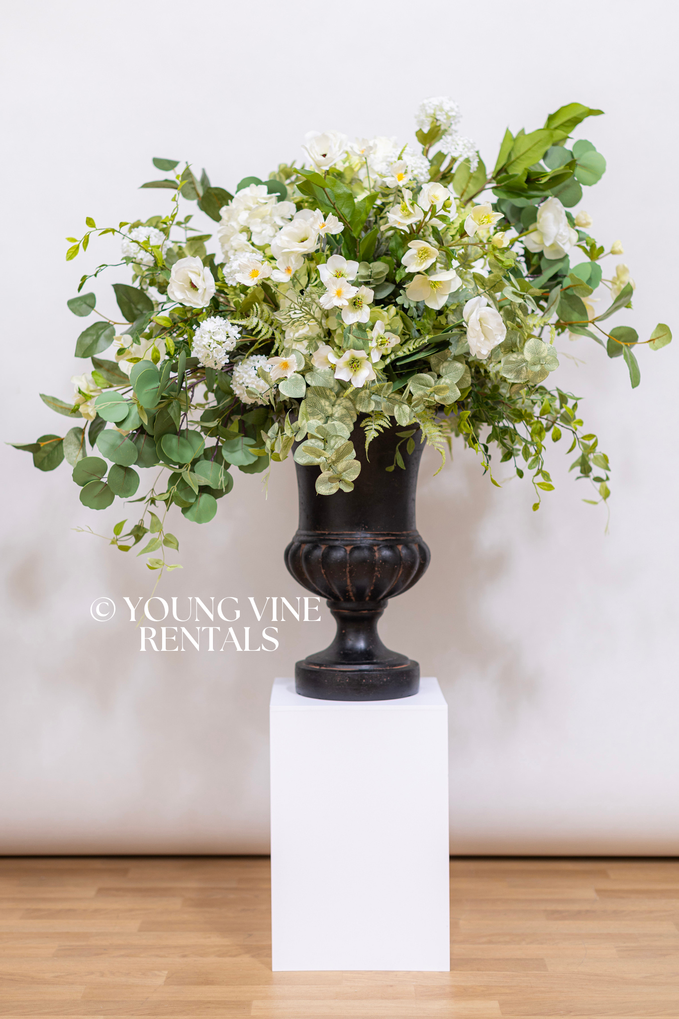 The Evergreen Floral Urns (2x)