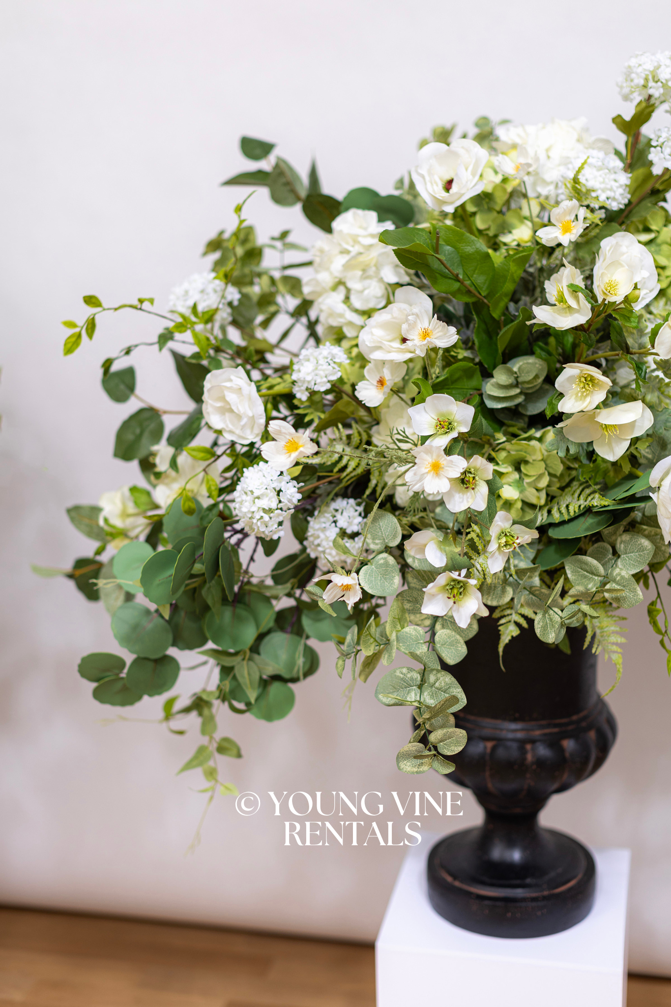 The Evergreen Floral Urns (2x)