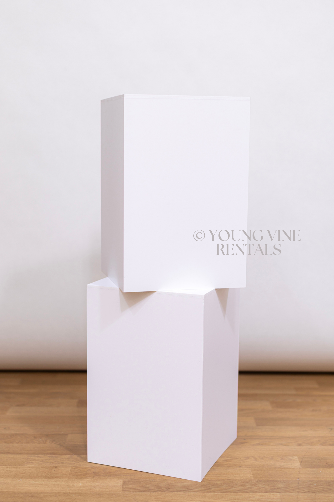 Short White Urn Pedestals (2x)