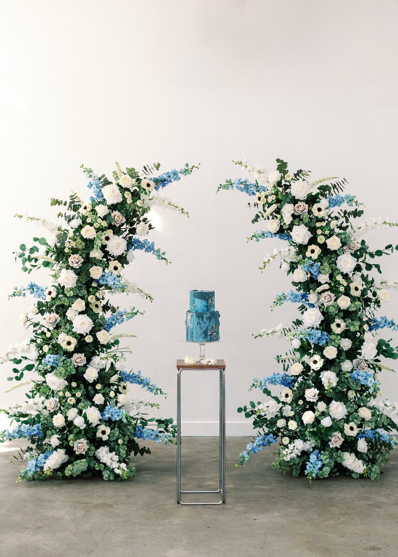 The Aster Floral Pillars
